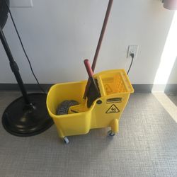 Rubbermaid Commercial Products Mop And Bucket