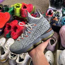 Lebron 15 “Orange Volt” size 6.5