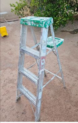 Werner 4-ft Aluminum 300-lb