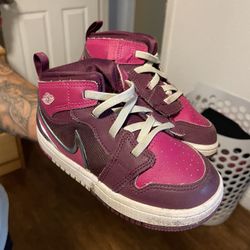 Girl Shoes 9C