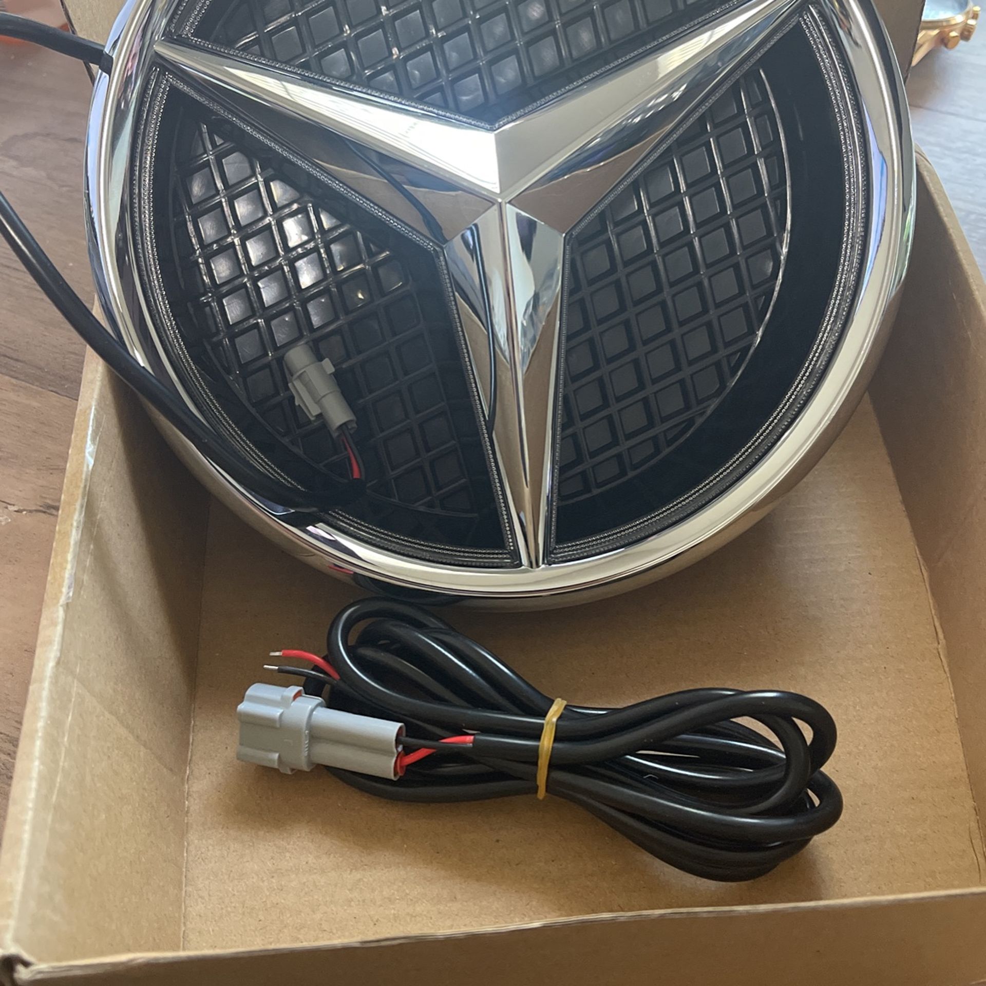 2015 - 2018 Mercedes Benz Front Grill LED Emblem C300 GLA250 E350