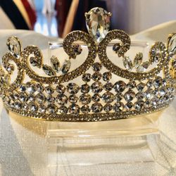 Gold with clear stones tiara/ Corona