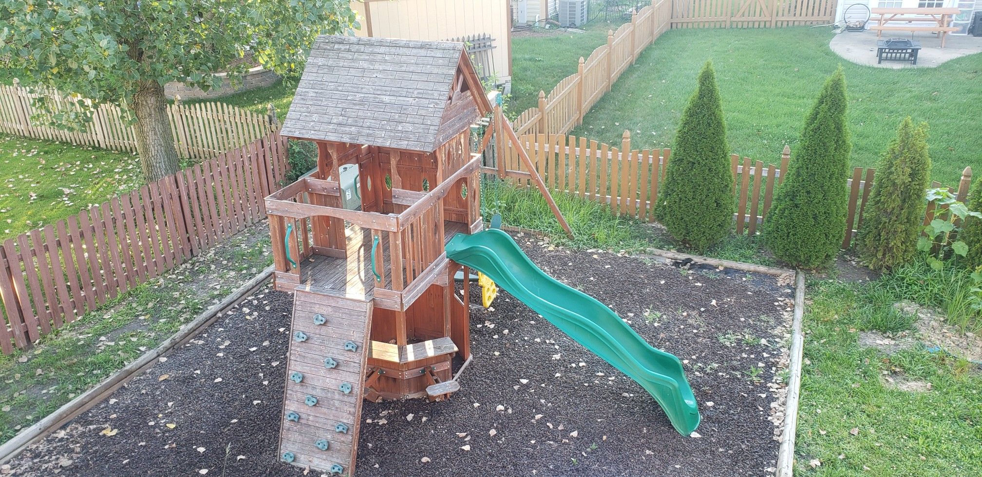 Playground set cedar, Bartlett Illinois
