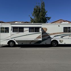2000 Ultra Sport Damon Corp Class A Diesel Pusher 