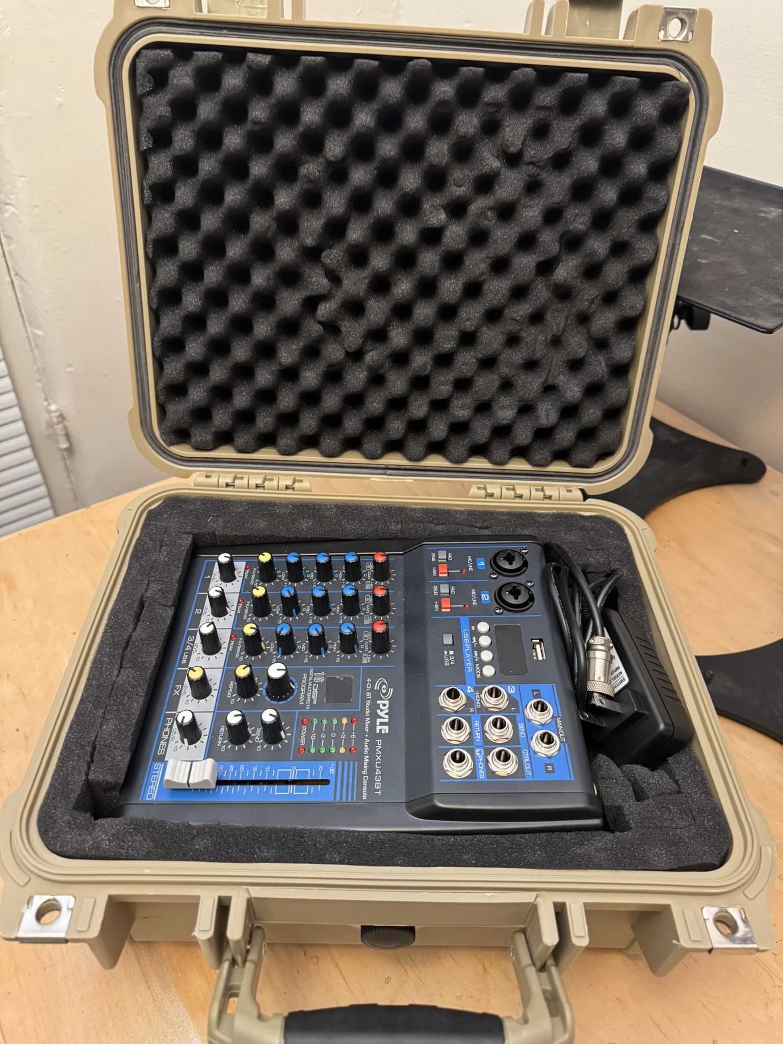 Pyle PMXU43BT Mixer + case