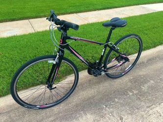 Giant Adult Lightweight Aluminum Frame 27-speed 28-inch Wheels Trail/Trekking bike