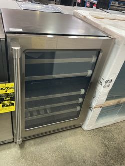 Zephyr PRPW24C02AG Undercounter Wine Fridge (Open-Box / Scratch & Dent)