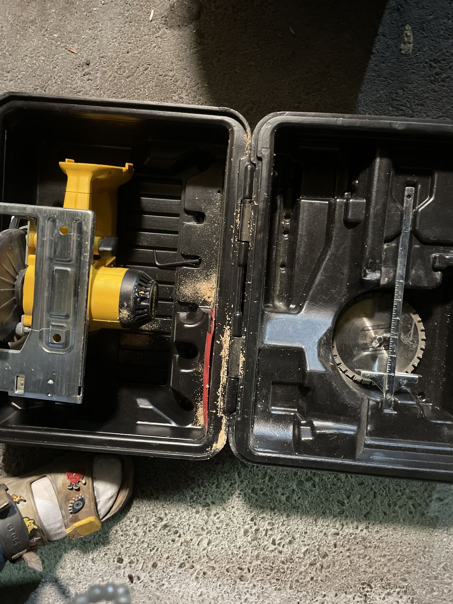 Dewalt Saw