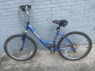 Diamondback blue comfort bike