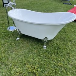 AKDY Clawfoot Tub and Faucet