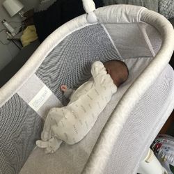 Halo Swivel Bassinet 