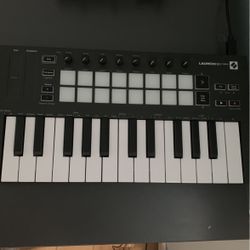 Launch Key Mini Midi Controller