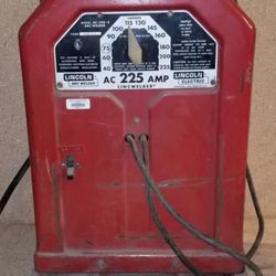 Lincoln 225 Amp Arc Welder,

Works perfect!!! Will take the first $50 offered,,I've seen them go as low as $200 and not half as good as shape my is i