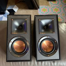 Klipsch R-41sa Speakers. 