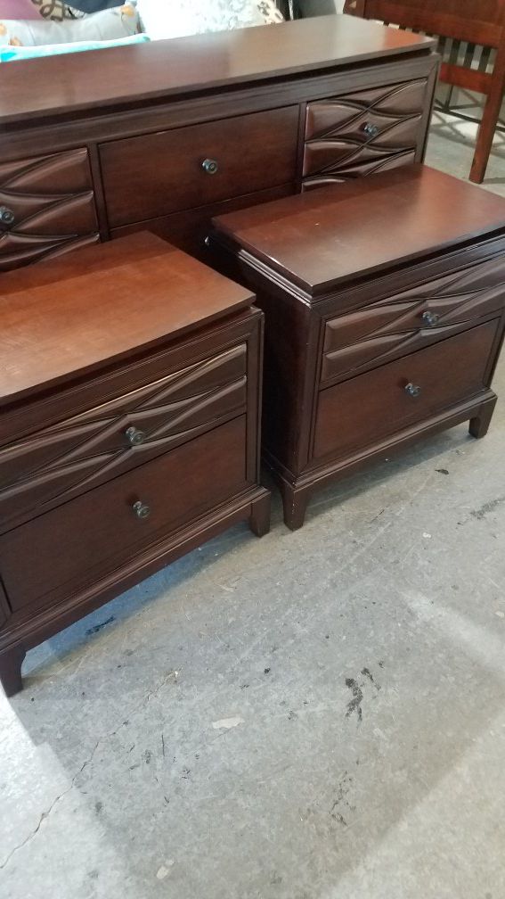 Dresser with 2 nightstands