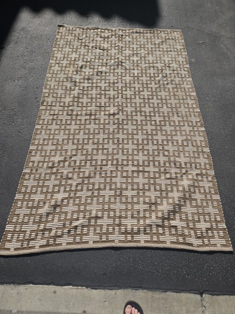 Area Rug 8 Foot X 5 Foot