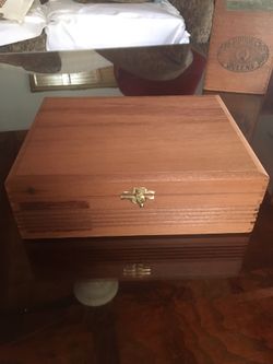 Vintage antique wooden cigar box great condition