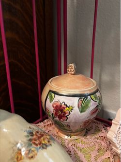 Small container with lid ginger jar