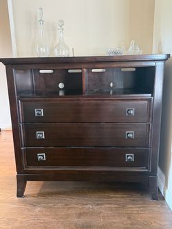 Chest of drawers / buffet table