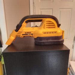 DeWalt Cordless Vacuum 