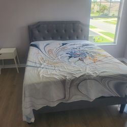 Queen Bed With Frame 
