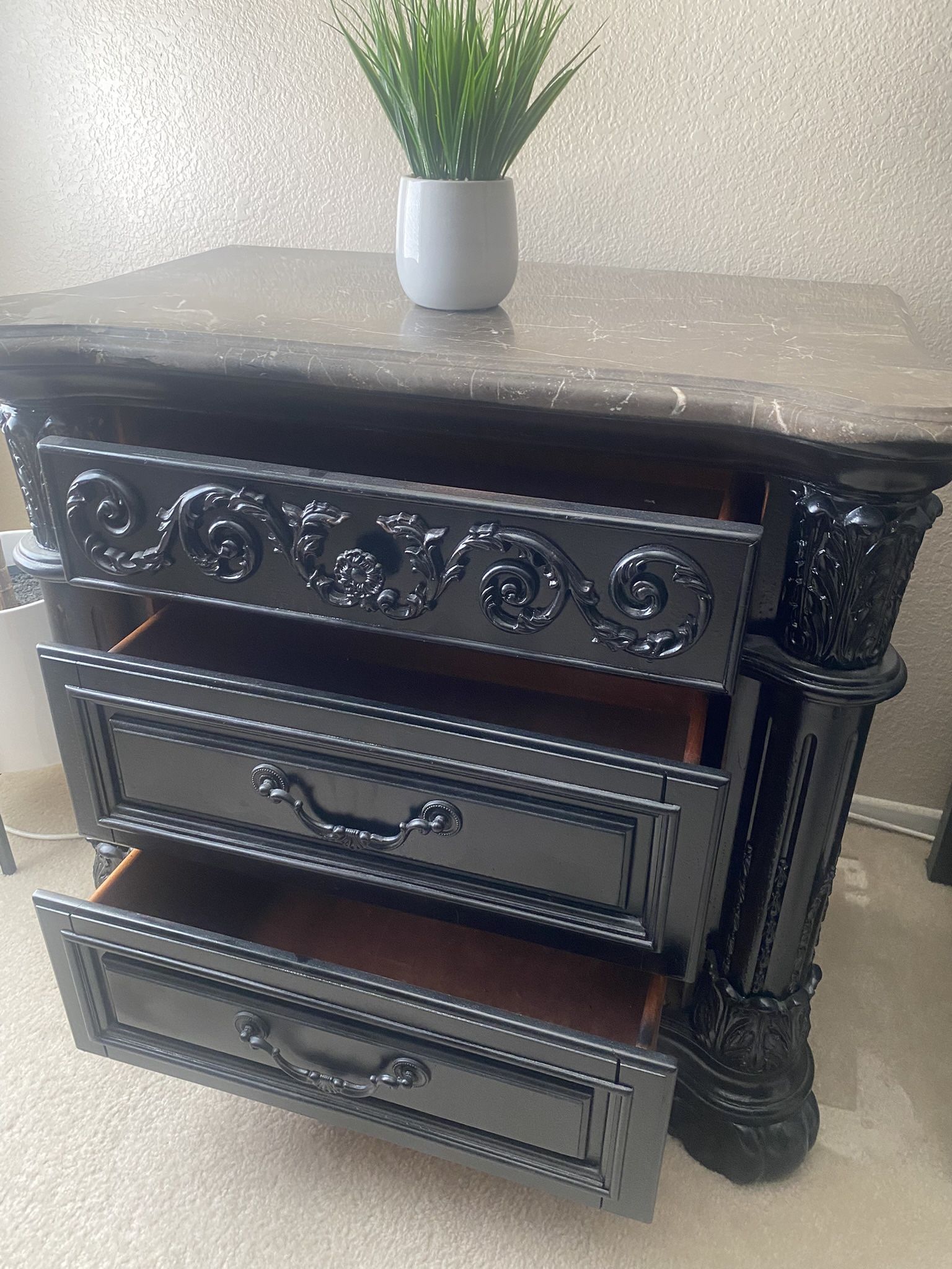 EURO CASTLE BEAUTIFUL NIGHT STAND (1)