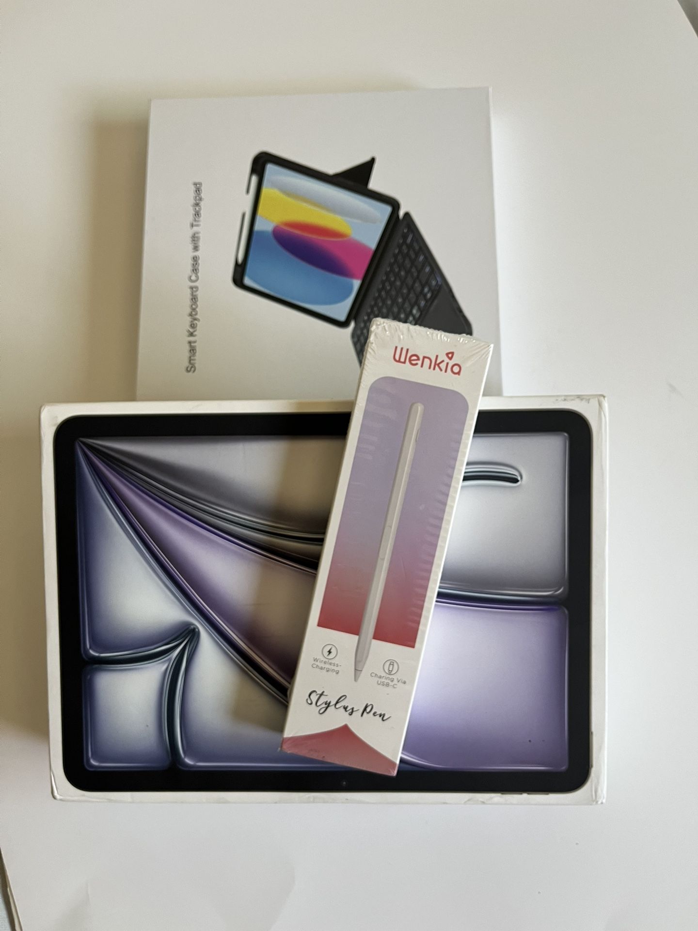 Apple IPad Air 11” ( M2 chip / 2024 Model) 128GB with pen, keyboard case & Accessories