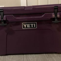 Yeti Tundra 45 Cooler 