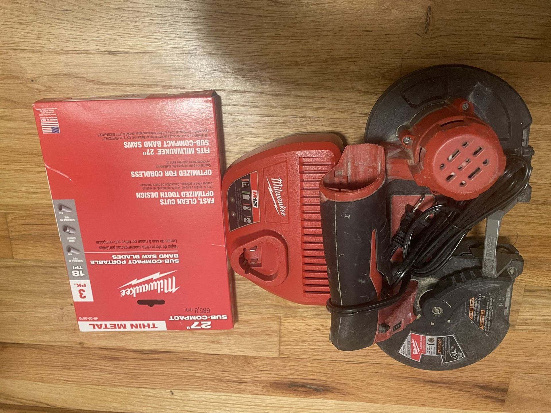 Bandsaw With Charger And Blades