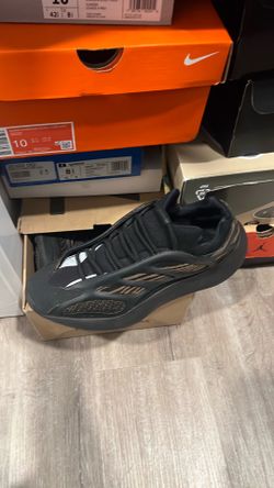 Yeezy 700 v10 size 10
