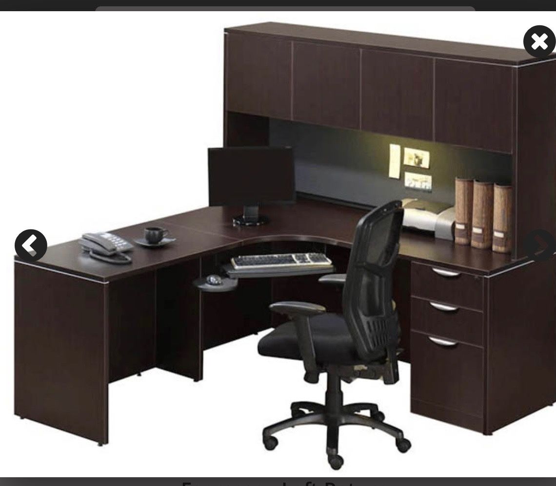 Corner Desk W/hutch