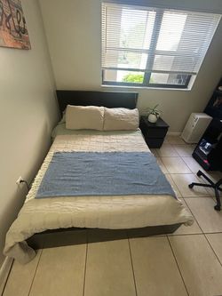 Full Bed IKEA / Cama matrimonial IKEA