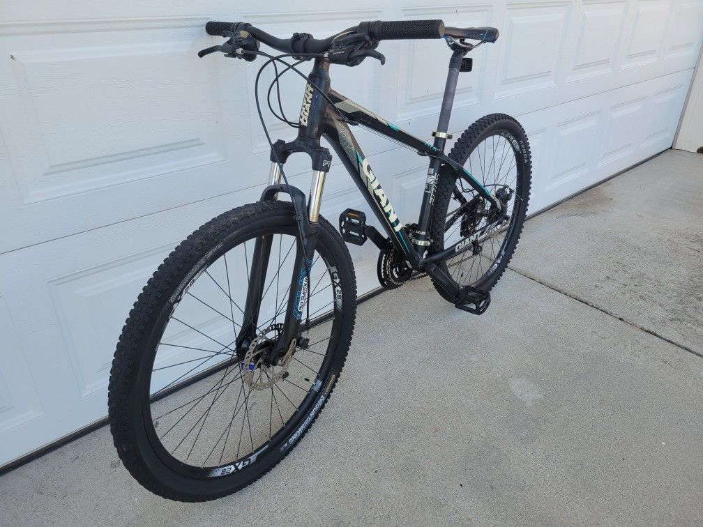 Giant Connect ATX 2 MTB Mountain Trail Hardtail Bike, Mechanical Disc Brakes, S Frame, 27.5" Tires, 21 Speed, Ready to ride!