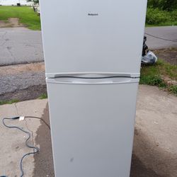 Hotpoint 15.6 Cb Top Reezer Refrigerator 