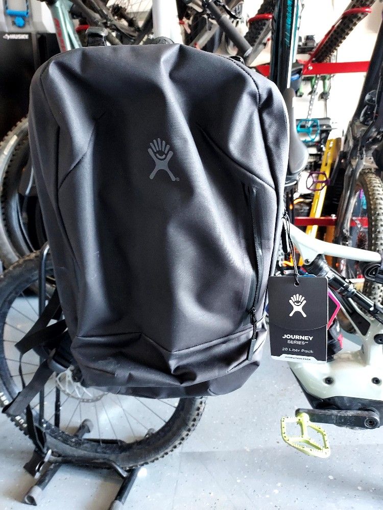 Hydro Flask Journey Series Hydration Pack