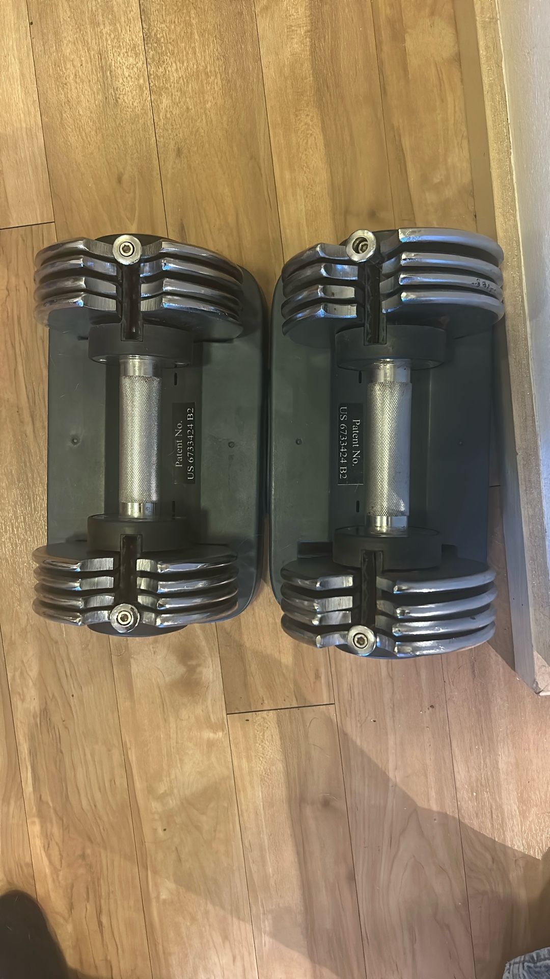 Set of two adjustable 25 lb weights