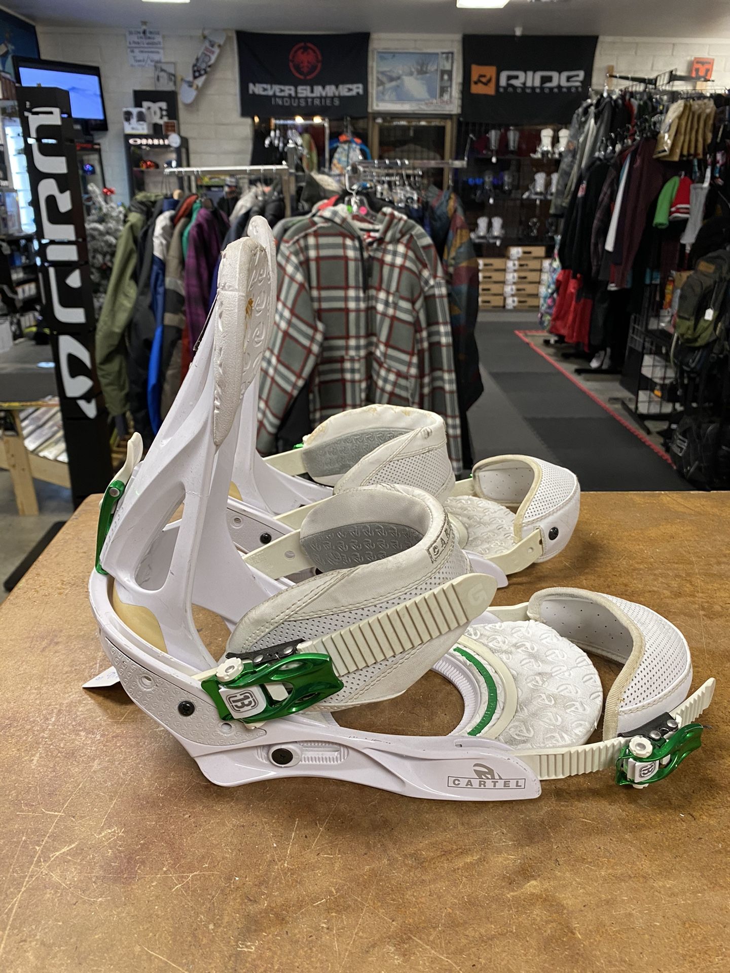 Burton cartel large men's snowboard bindings certified with warranty