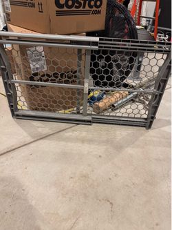 Extendable baby/pet gate. Up to 42”