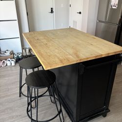 Kitchen Island with Stools
