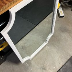 Kata & Laurel Mirror