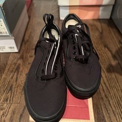 WOMEN VANS OLD SKOOL SIZE 6.5M