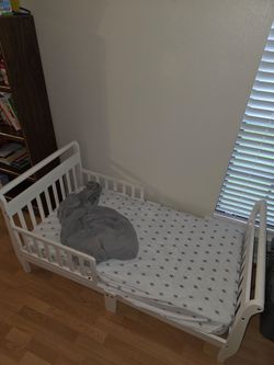 Toddler bed