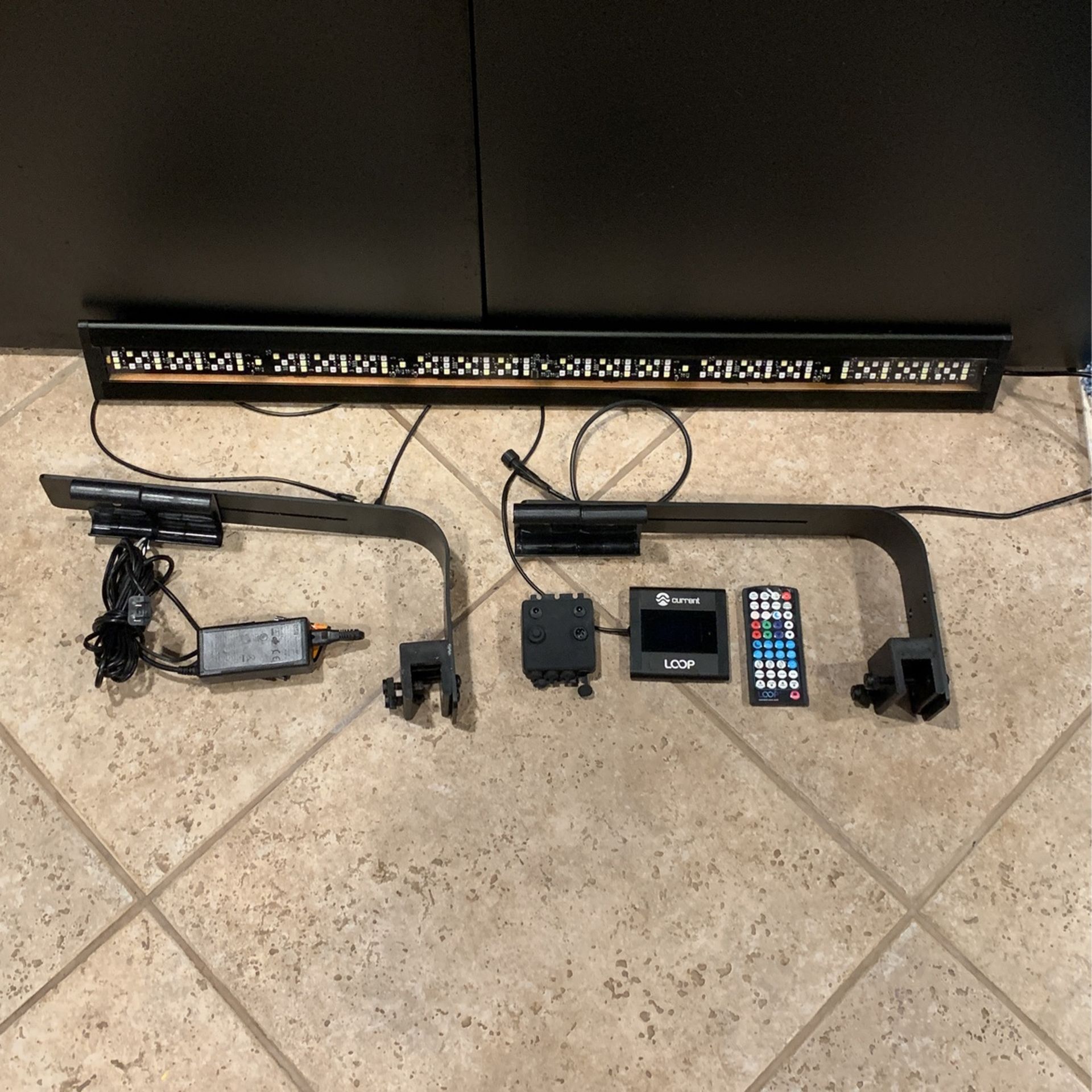 Current “Loop” Aquarium Light With Mounting Arms