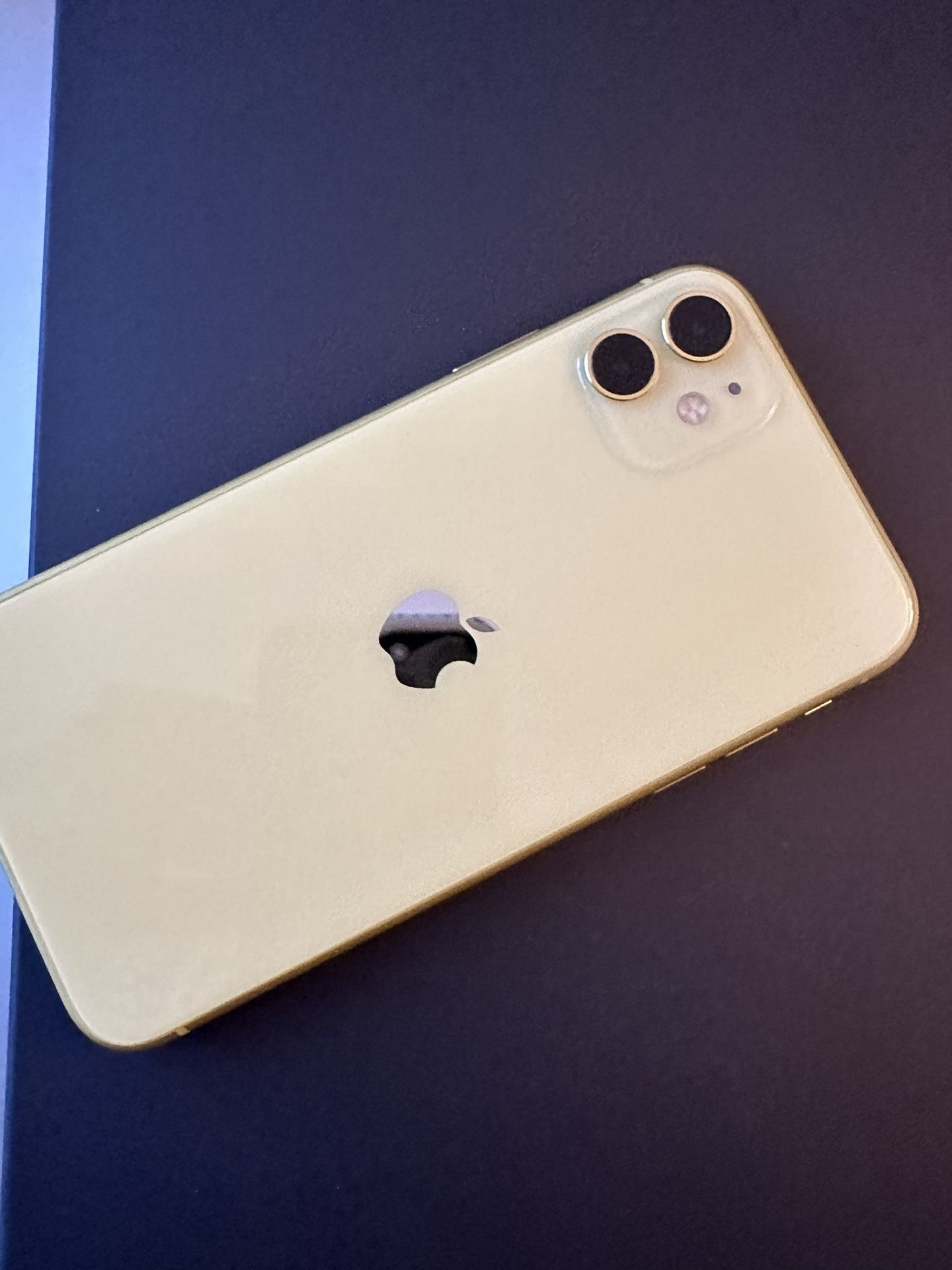 Iphone 11 Yellow 64GB ANY CARRIER YELLOW