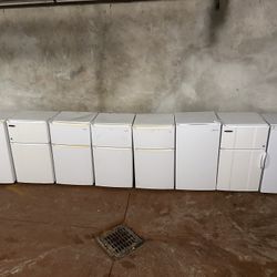 Mini Fridge With Freezer 