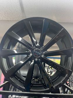 Turn heads with these stunning Giovanna Kuture Kapan wheels. The gloss black finish provides a bold, modern look that's perfect for trucks, SUVs, and 