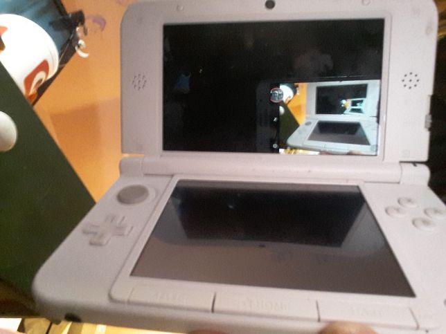 Nintendo 3DS XL With 2 games and charger.