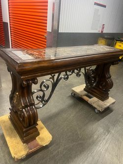Table.  Big entry lobby table. 100% Solid wood 🪵