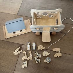 Potterys Barn Noah’s Ark Wood Montessori Baby Toddler Pull Toy Set
