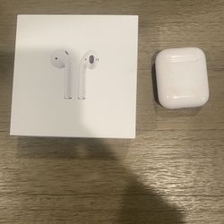 Apple AirPods - True Wireless 